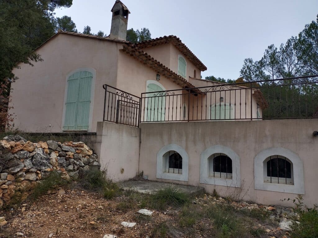 Coté Face : Ravalement de façade dans le Var : avant