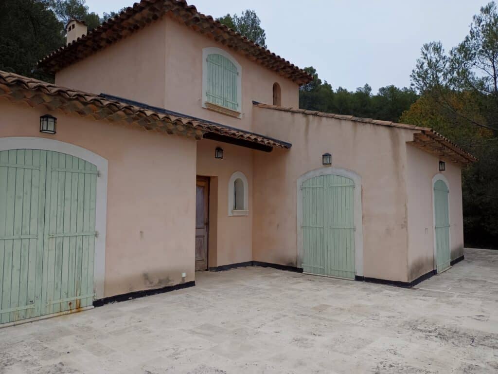 Coté Face : Ravalement de façade dans le Var : avant